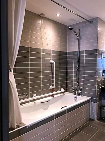 Standard Queen Room - Disability Access