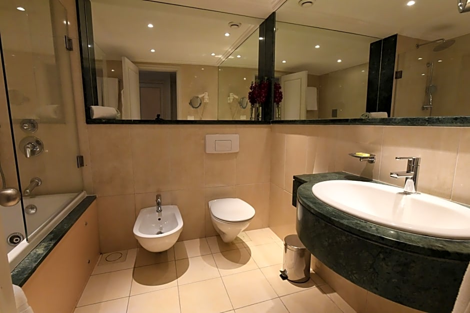 Le Bristol Hotel