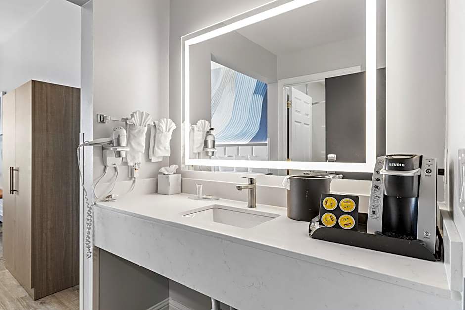 Hotel Skye San Francisco Airport SFO FREE SHUTTLE!