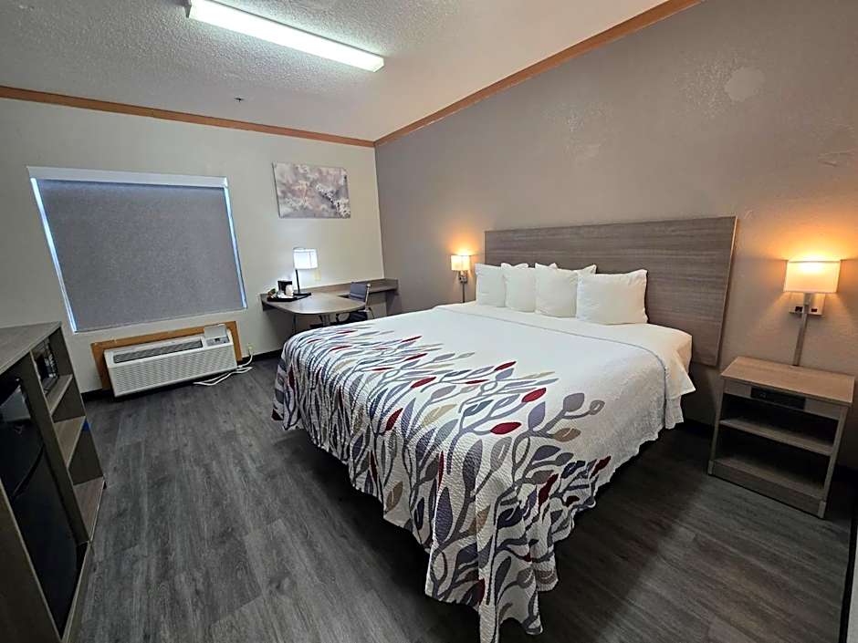 Red Roof Inn & Suites Hinesville