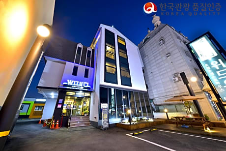 With U Hotel & Guesthouse