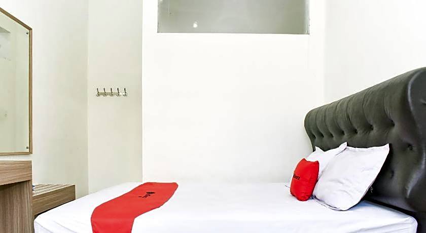 RedDoorz near Alun Alun Wonosobo