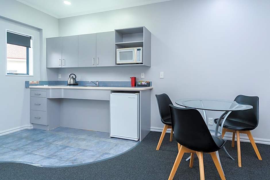 Aubyn Court Spa Motel