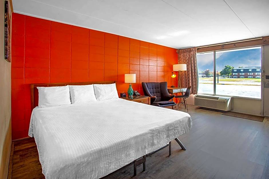 Starved Rock Motor Inn