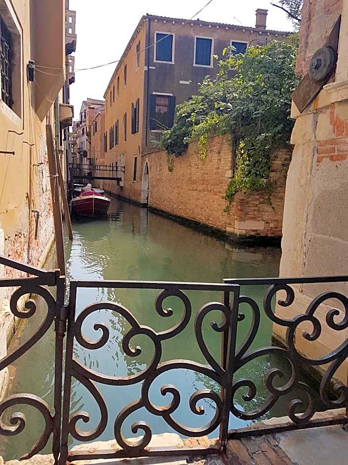Friendly Venice Suites