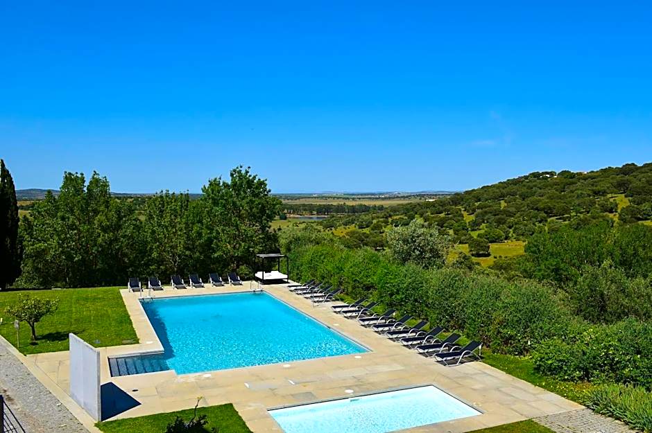 Pousada Convento de Arraiolos - Historic Hotel