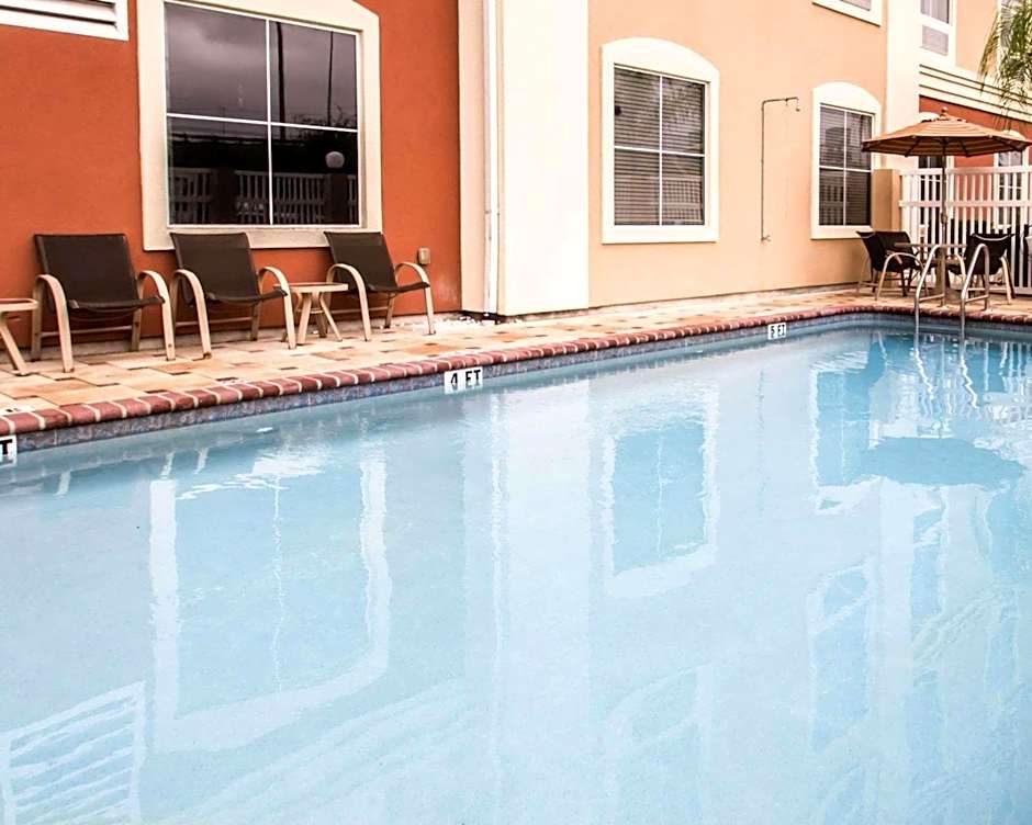 Comfort Inn & Suites Maingate South