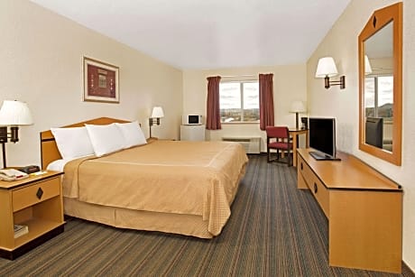 1 King Bed, Studio Suite, Non-Smoking