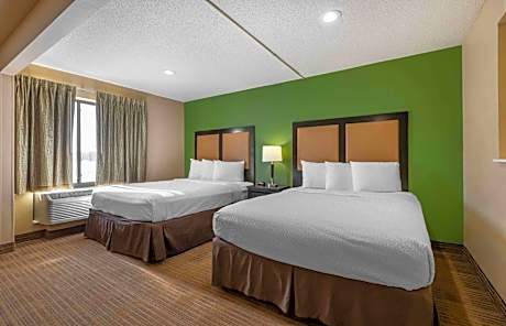 Deluxe Studio with 2 Double Beds - Non-Smoking