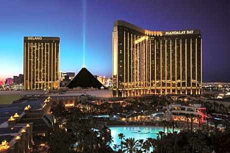 Mandalay Bay Resort And Casino Las Vegas Las Vegas Hotels Nv At Getaroom