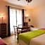 Logis Hotel le Petit Manoir Rest. la Tonnelle