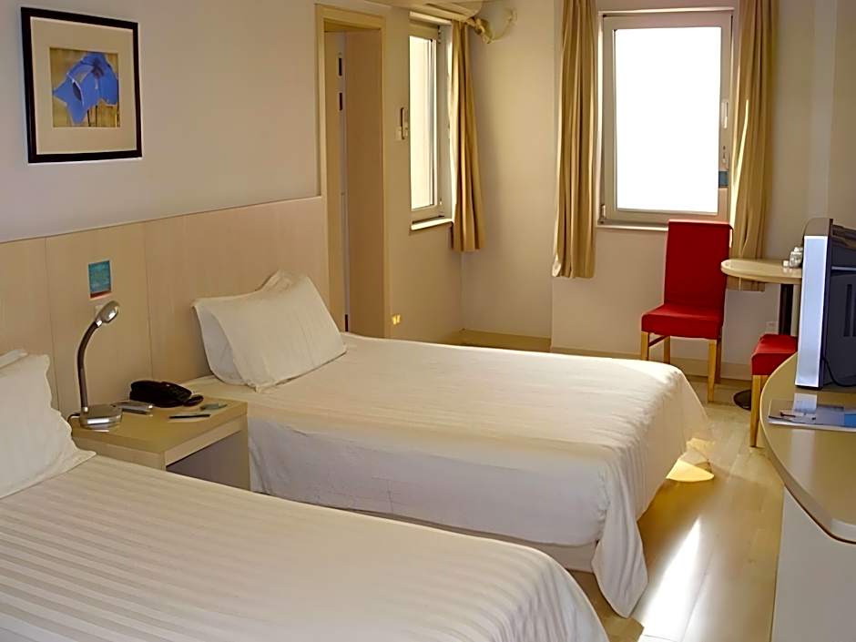 Jinjiang Inn Tianjin Binhai New District Tanggu Metro Station