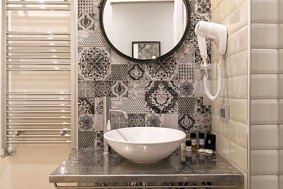 Trevi Contemporary Suite