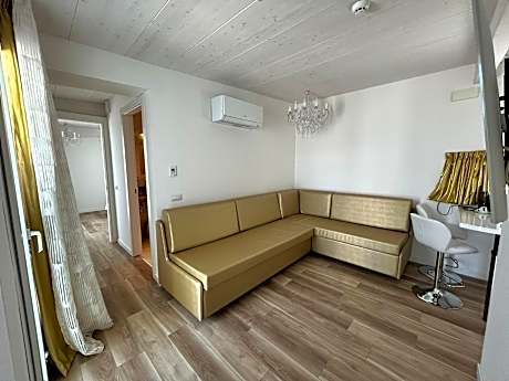 Suite with Jacuzzi and Sea View