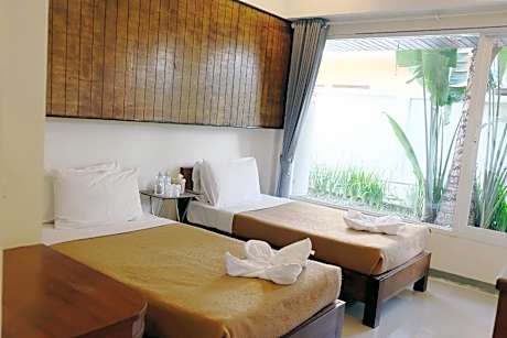 Standard Twin Beds Room