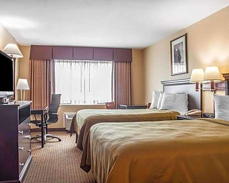 2 Double Beds