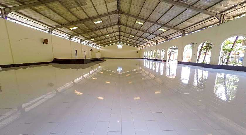 Mahkota Hotel Genteng