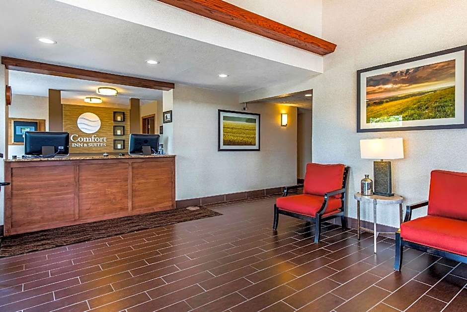 Comfort Inn & Suites Hays I-70