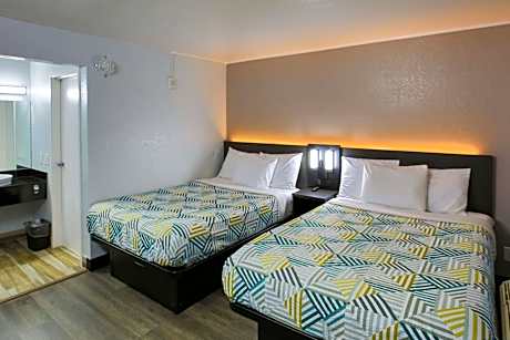 Quadruple Room - Disability Access - Roll in Shower