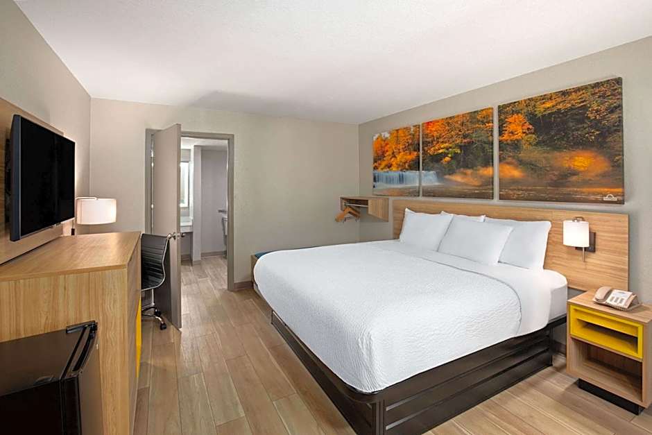 Days Inn by Wyndham Helen