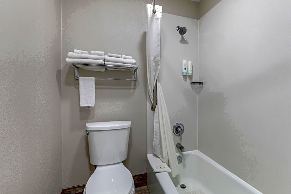 Quality Inn Kettleman City near Hwy 41