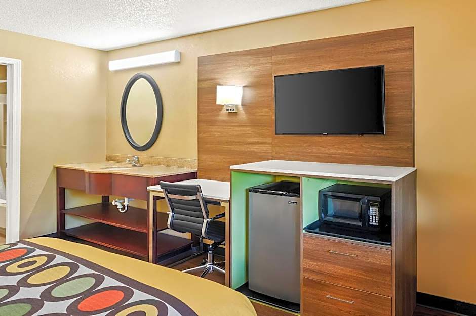 Super 8 by Wyndham Cincinnati/Springdale OH