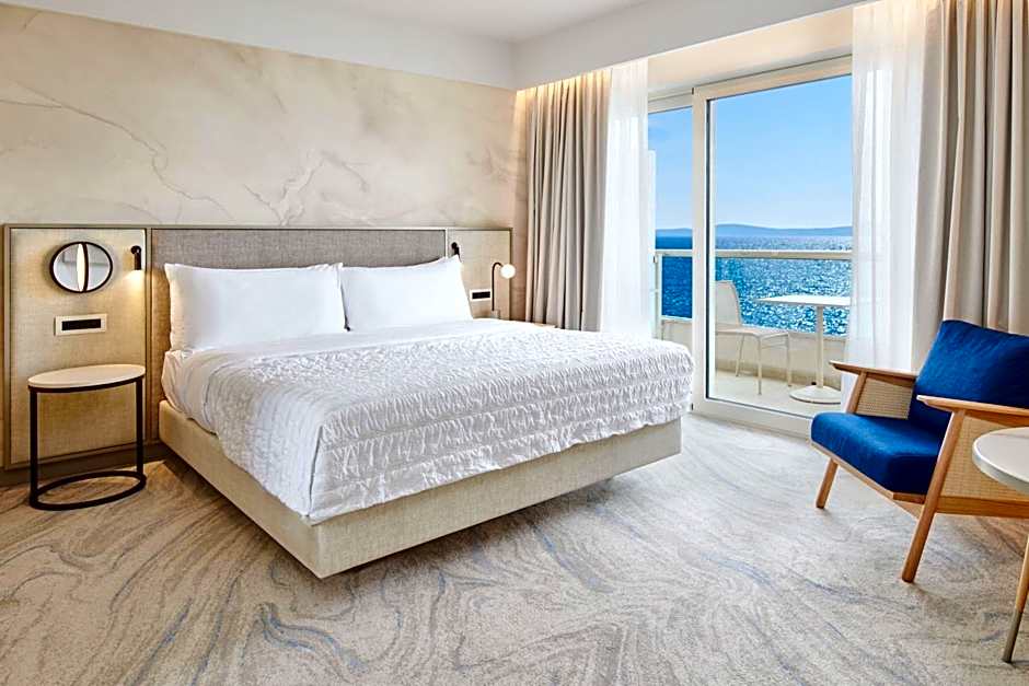 Le Meridien Lav Split