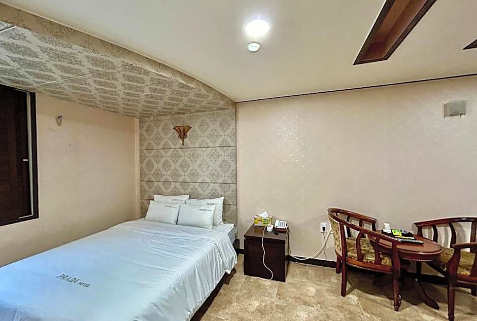 Prada motel
