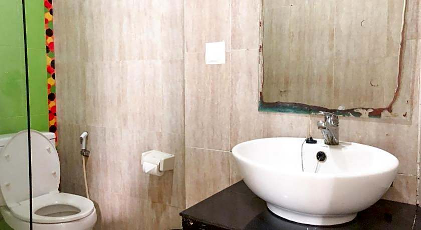 RedDoorz near Pantai Pede