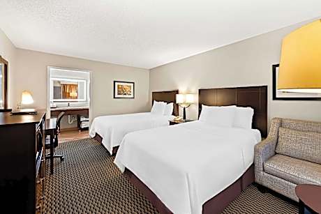 2 Double Beds