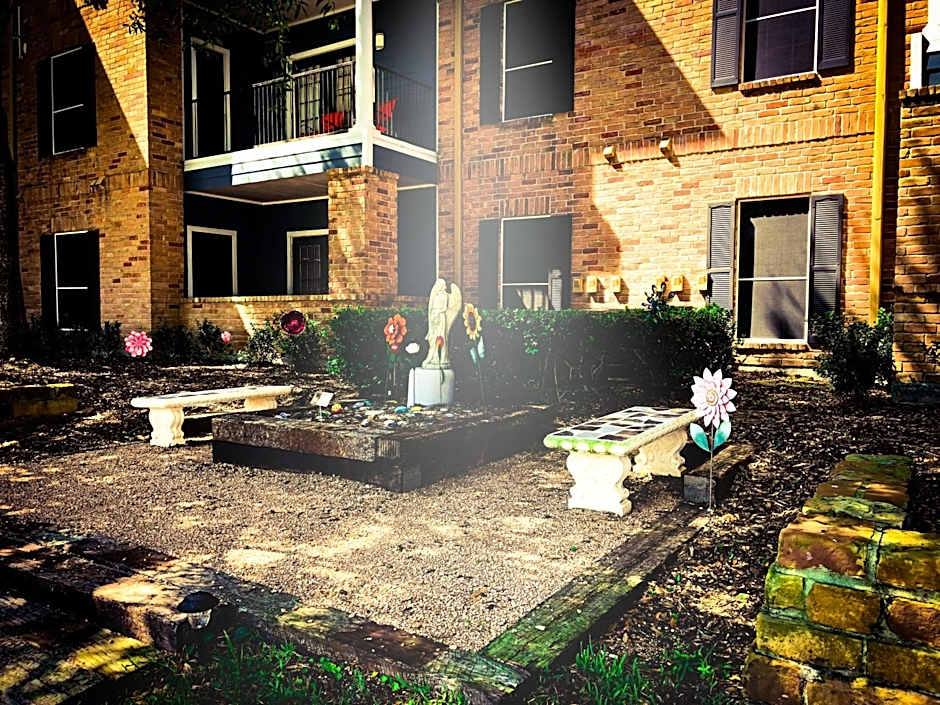 The Reside Fully Furnished Condos - Medical Stays Welcome