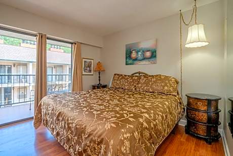 Oak Square 413