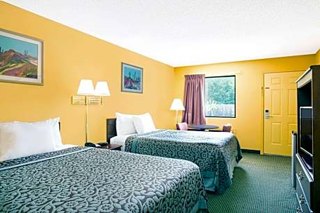 2 Queen Beds Smoking