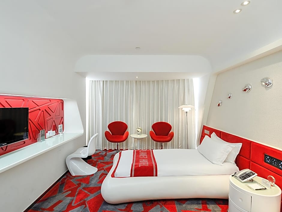 Planet Hotel
