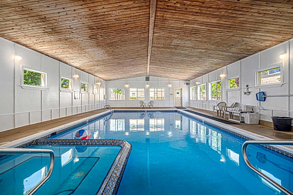 Ludington Pier House