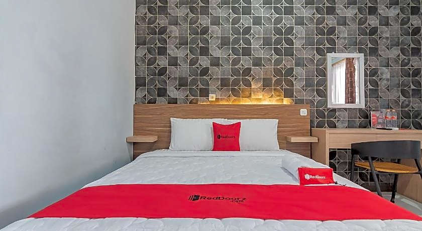 RedDoorz near Alun-Alun Garut