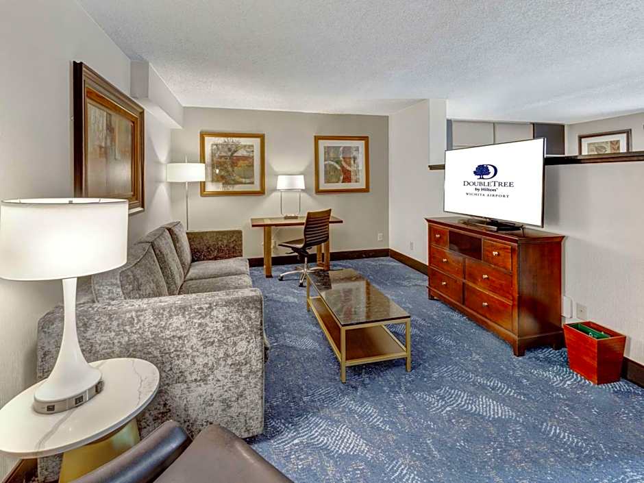 DoubleTree By Hilton Wichita Airport