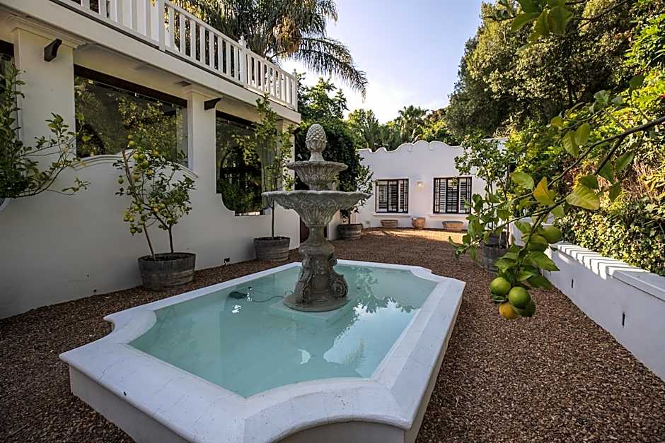 The White Manor – Cape Town, TX