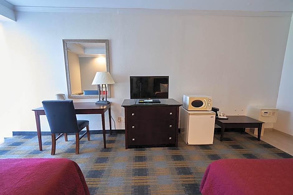 Riverview Inn & Suites