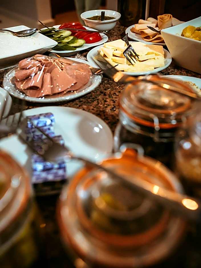 Over Mountains Hotel