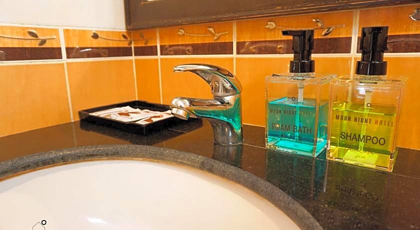 The Moon Night Ao Nang Hotel