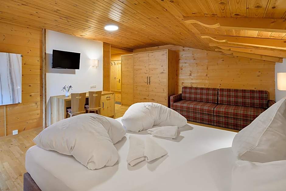 Photo 1 of 27 of Quadruple Room