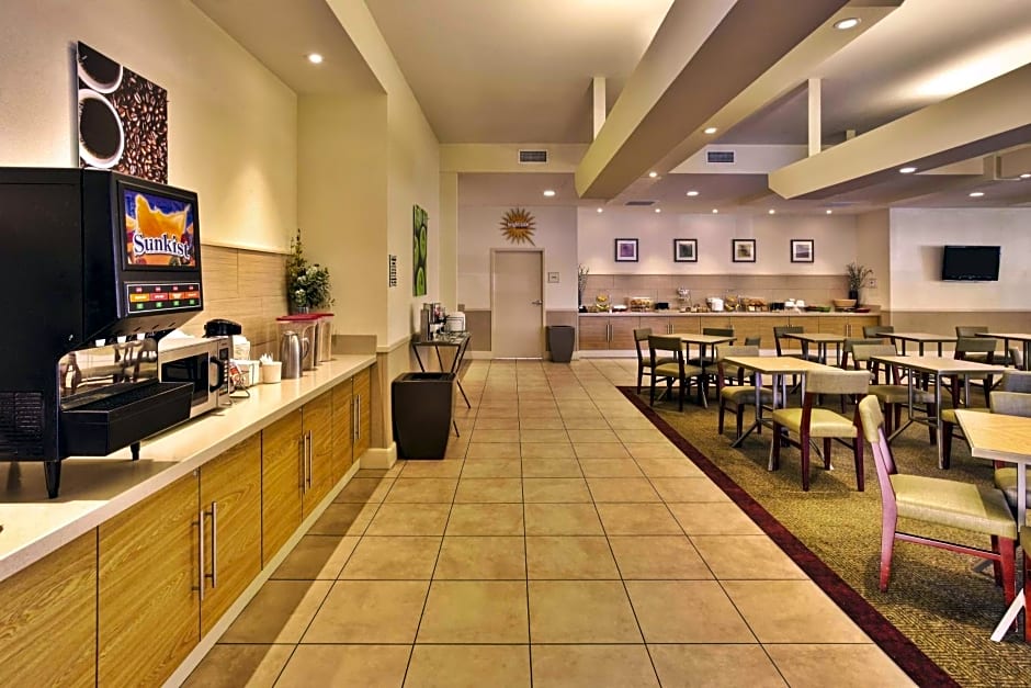 La Quinta Inn & Suites by Wyndham Danbury