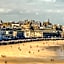Les Ambassadeurs, Logis Hotel, sa crêperie et son rooftop - Saint Malo Plage