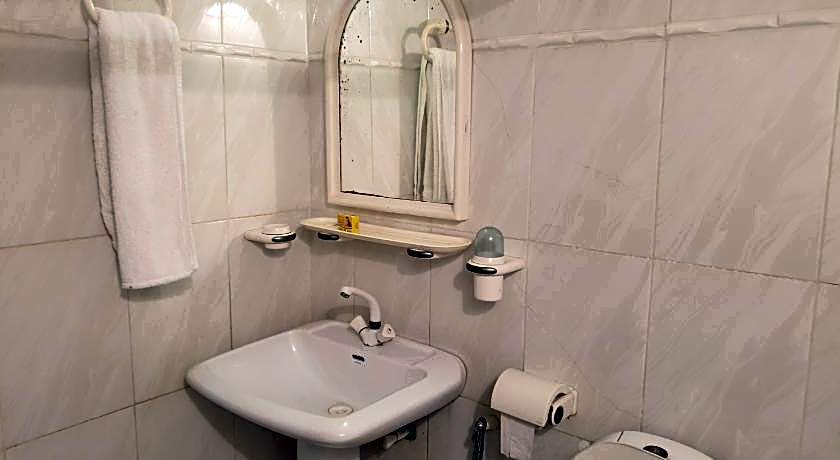 Hotel Sareena Residence