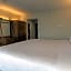 Holiday Inn Express & Suites Tulsa Midtown By IHG