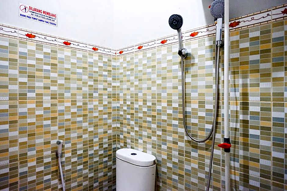 RedDoorz near Mutiara SIS Al Jufrie Airport Palu