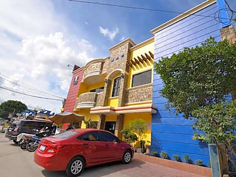 Kokomos Suites Hotel