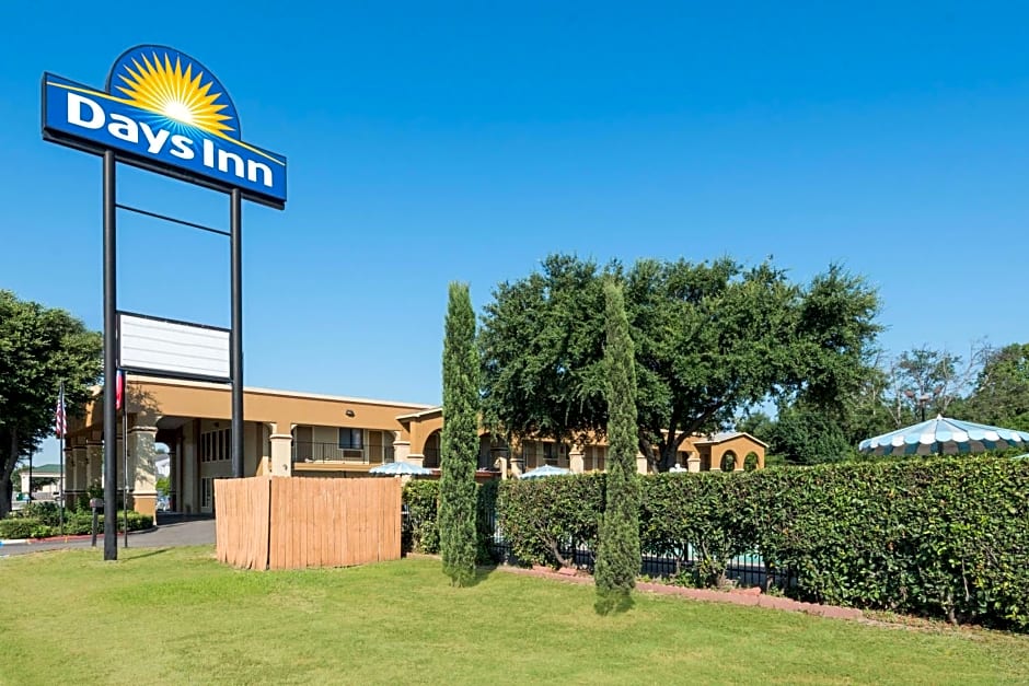 Days Inn by Wyndham San Marcos