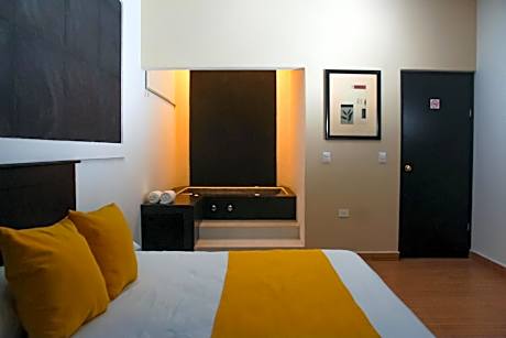 Deluxe King Suite